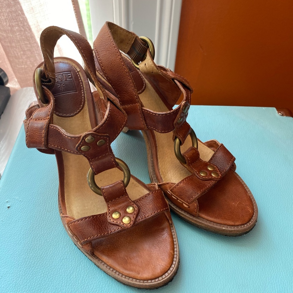 Frye Mandy Tstrap sandals
